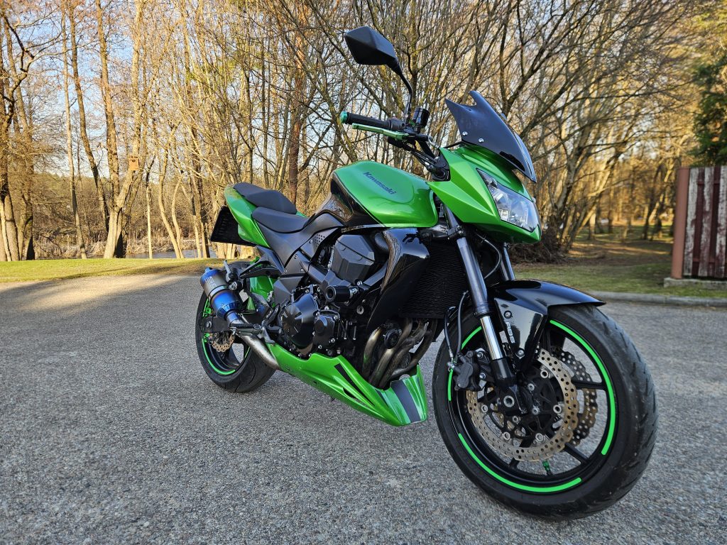 Kawasaki Z750 nuoma