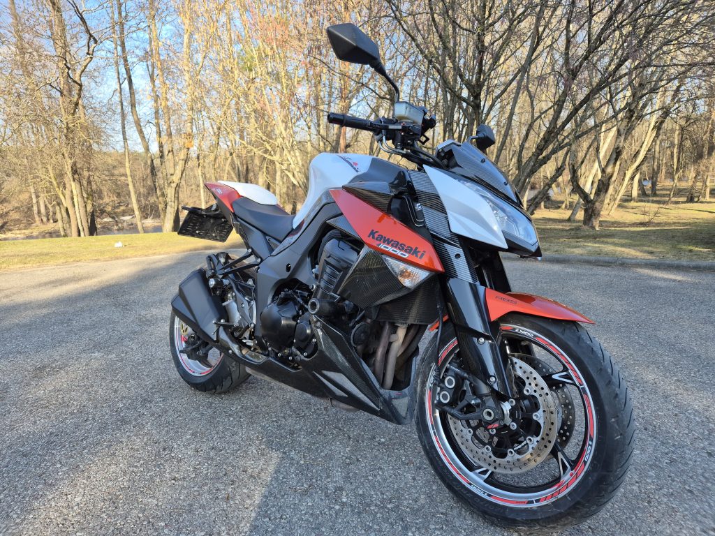 Kawasaki Z1000 nuoma