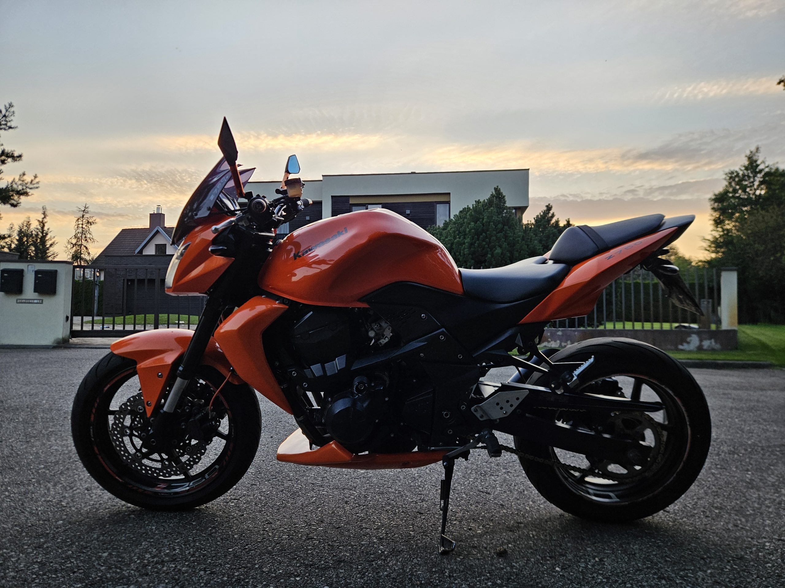 Kawasaki Z750 - Motociklų nuoma Vilniuje – A ir A2 kategorijos