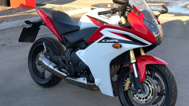 Honda CBR 600F nuoma